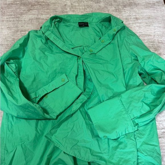 White fox boutique green button down top size small - Picture 2 of 3